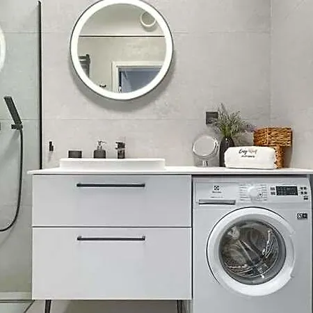 شقة Ground Floor With A Garden In *