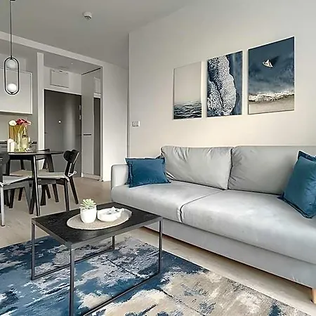 شقة Ground Floor With A Garden In