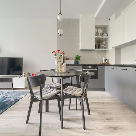 Ground Floor With A Garden In *